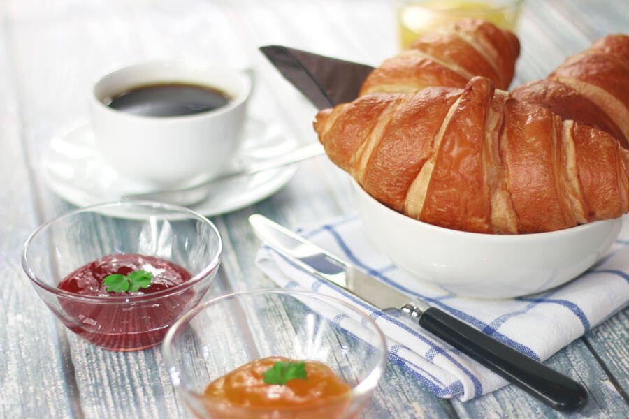 petit-dejeuner-francais-rend-gras-fragile-vieux